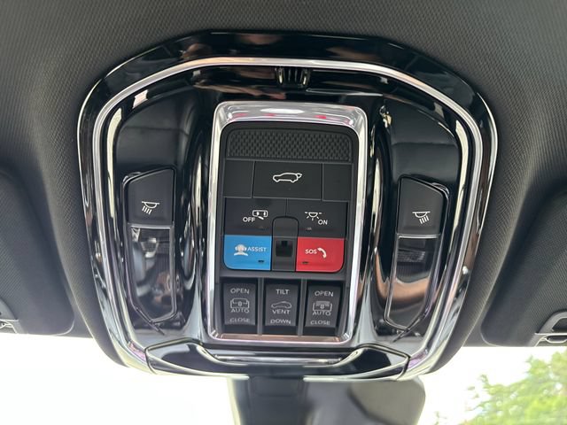 Used 2023 Jeep Grand Cherokee Summit w/ Adv Protech Group IV AWD/4WD image 32