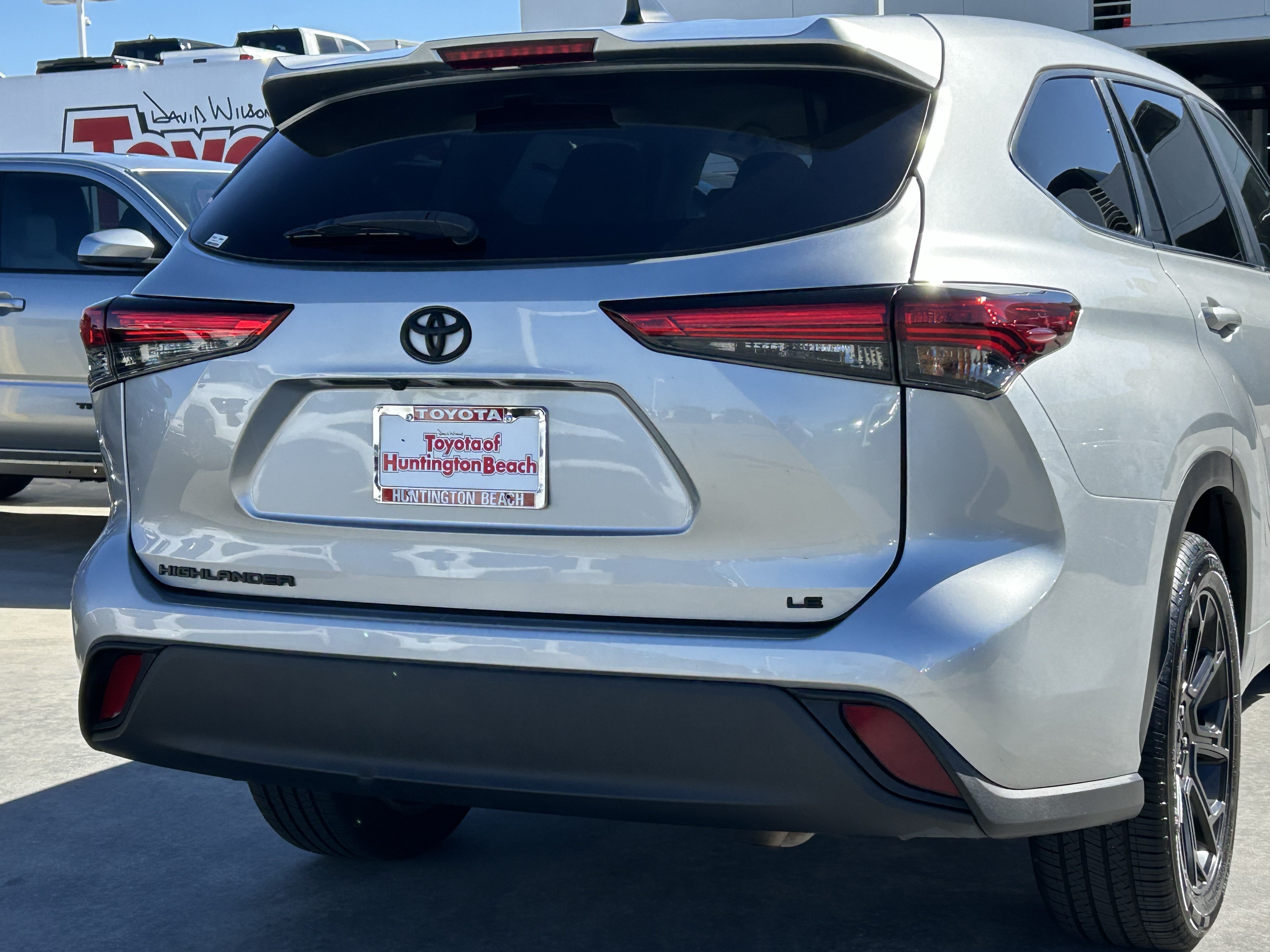 Certified 2023 Toyota Highlander LE FWD image 4