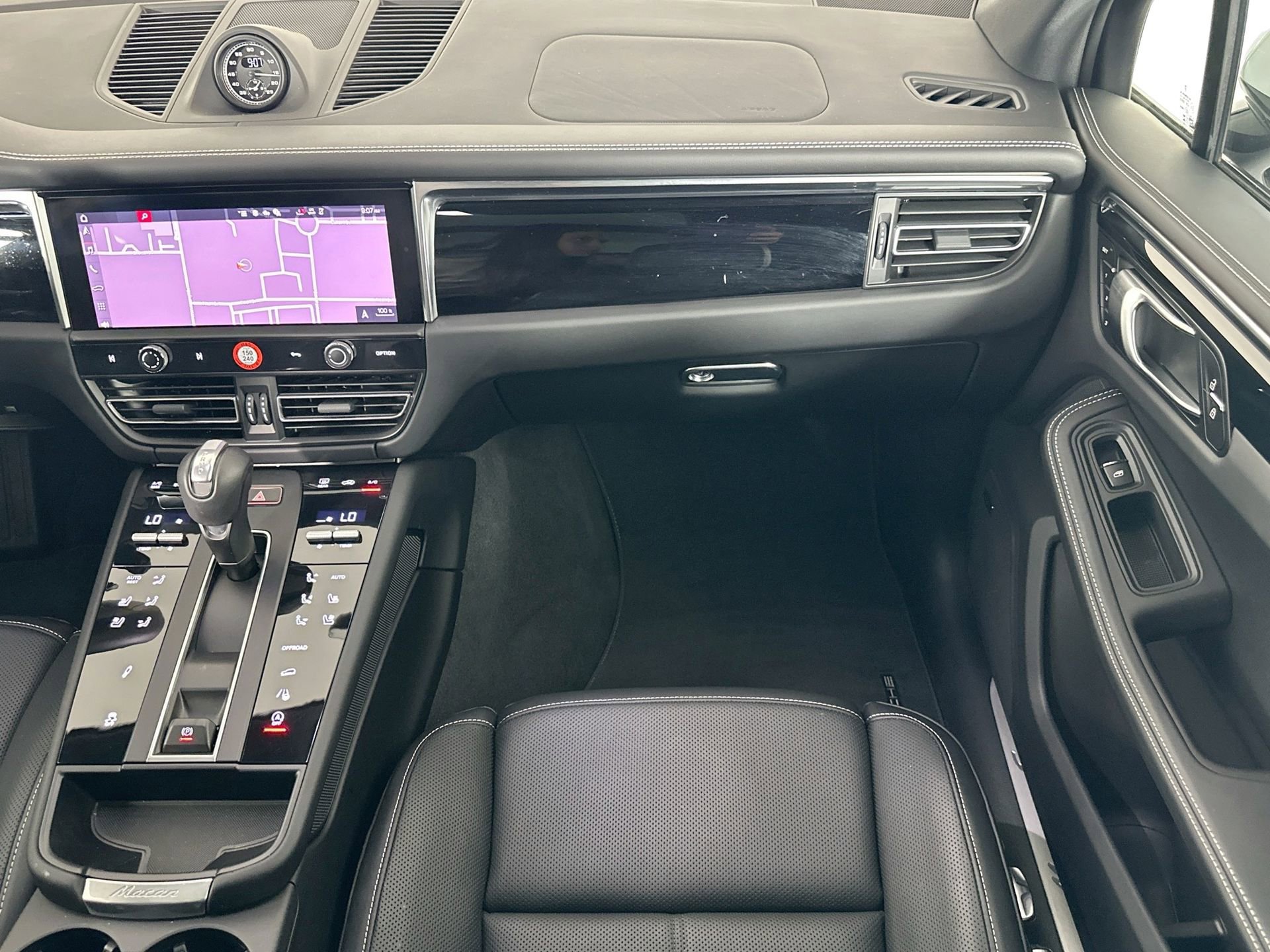 Certified 2024 Porsche Macan S image 23