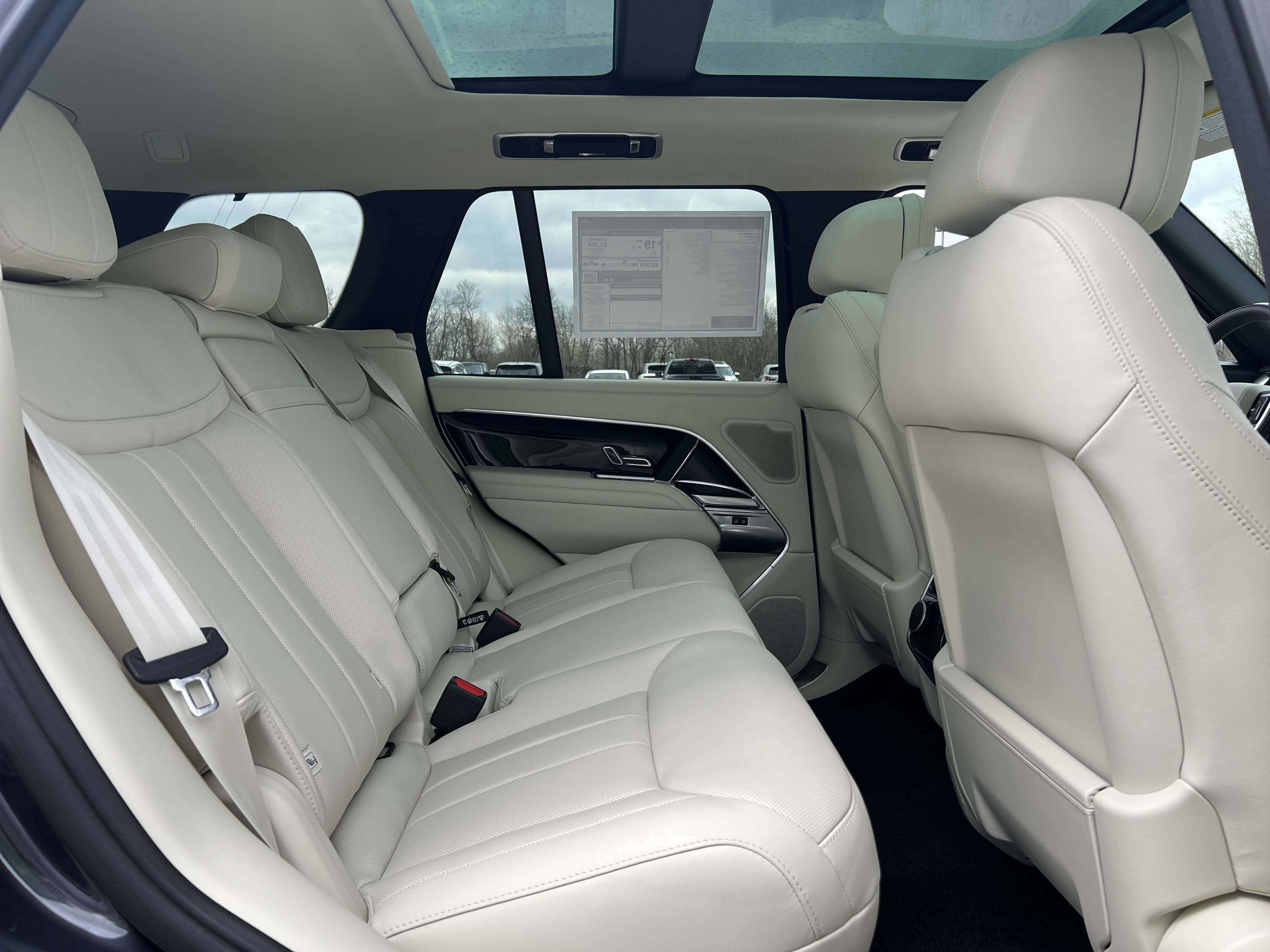 New 2025 Land Rover Range Rover SE image 25