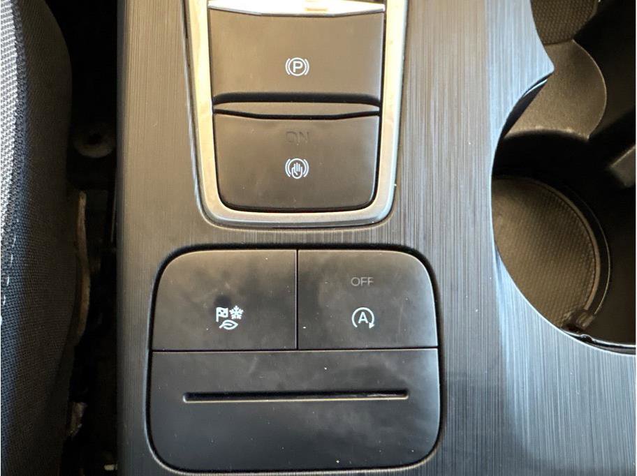 Used 2020 Ford Escape SE image 25