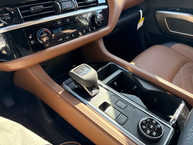 Used 2025 Nissan Pathfinder Platinum w/ Black Appearance Package image 27