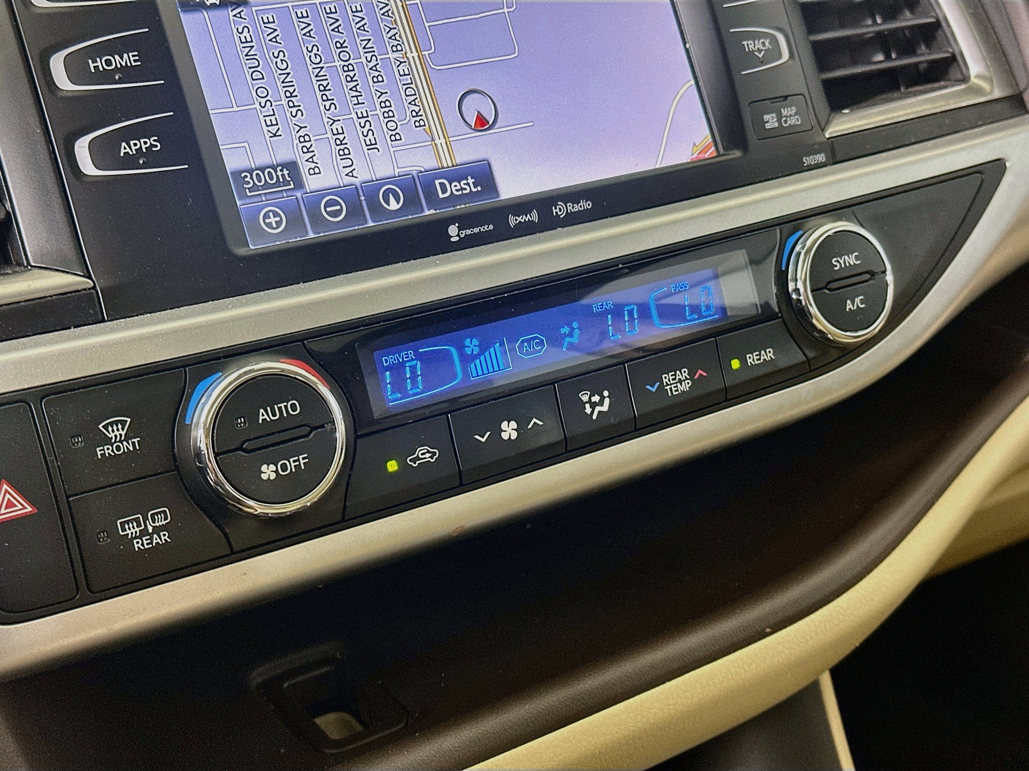 Used 2018 Toyota Highlander XLE FWD image 24