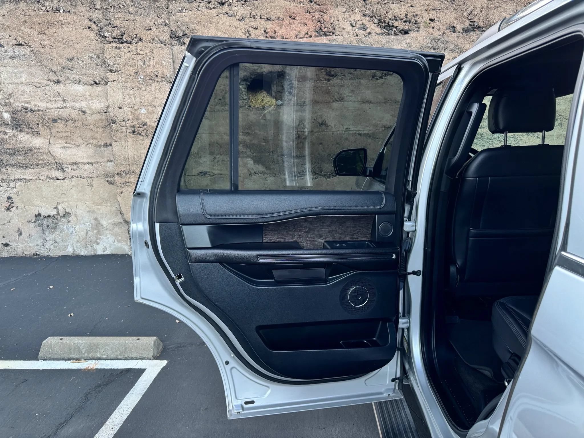 Used 2018 Ford Expedition Limited RWD image 22