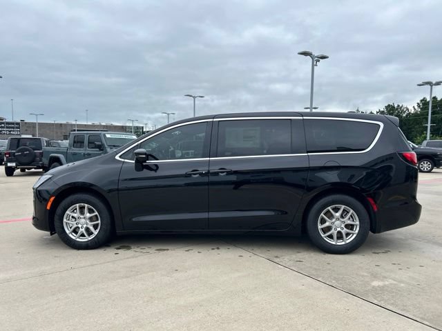 New 2027 Chrysler Pacifica Select FWD image 6