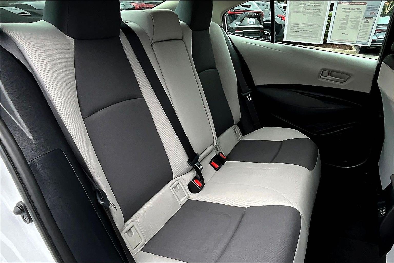 Used 2025 Toyota Corolla LE FWD image 28
