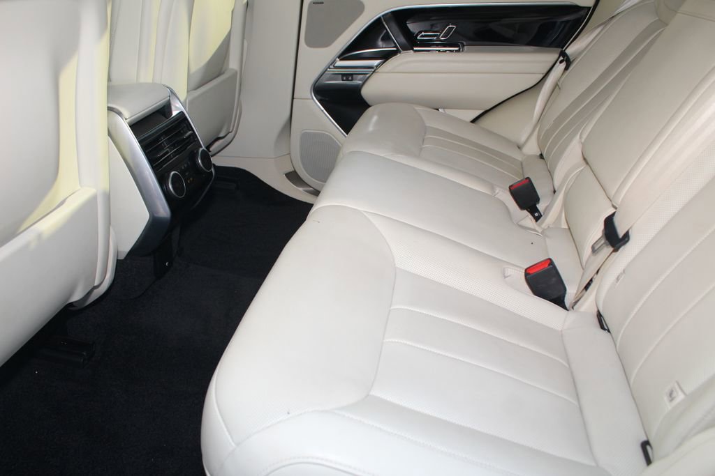 Used 2024 Land Rover Range Rover SE image 5