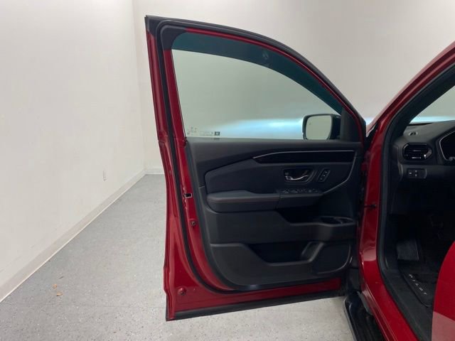 Used 2025 Honda Pilot Black Edition image 27