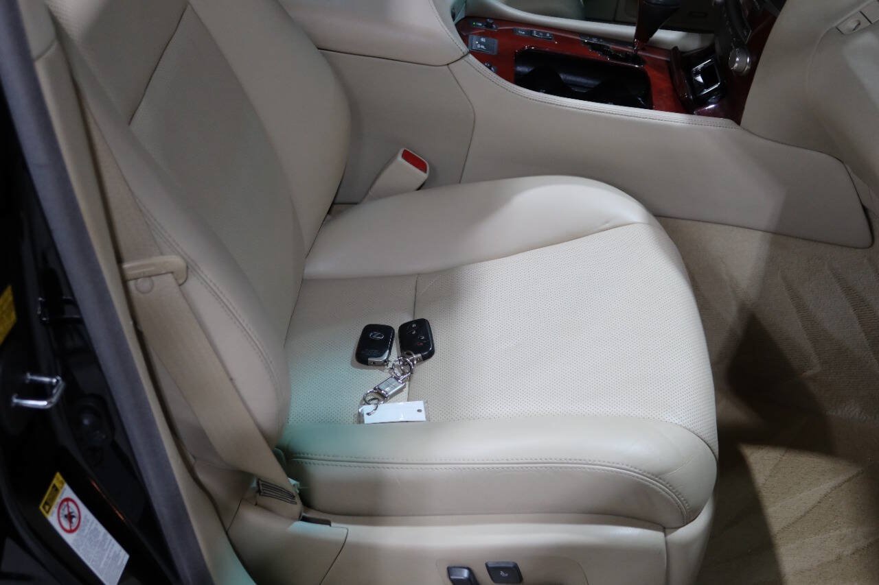 Used 2012 Lexus LS 460 w/ Comfort Pkg RWD image 26