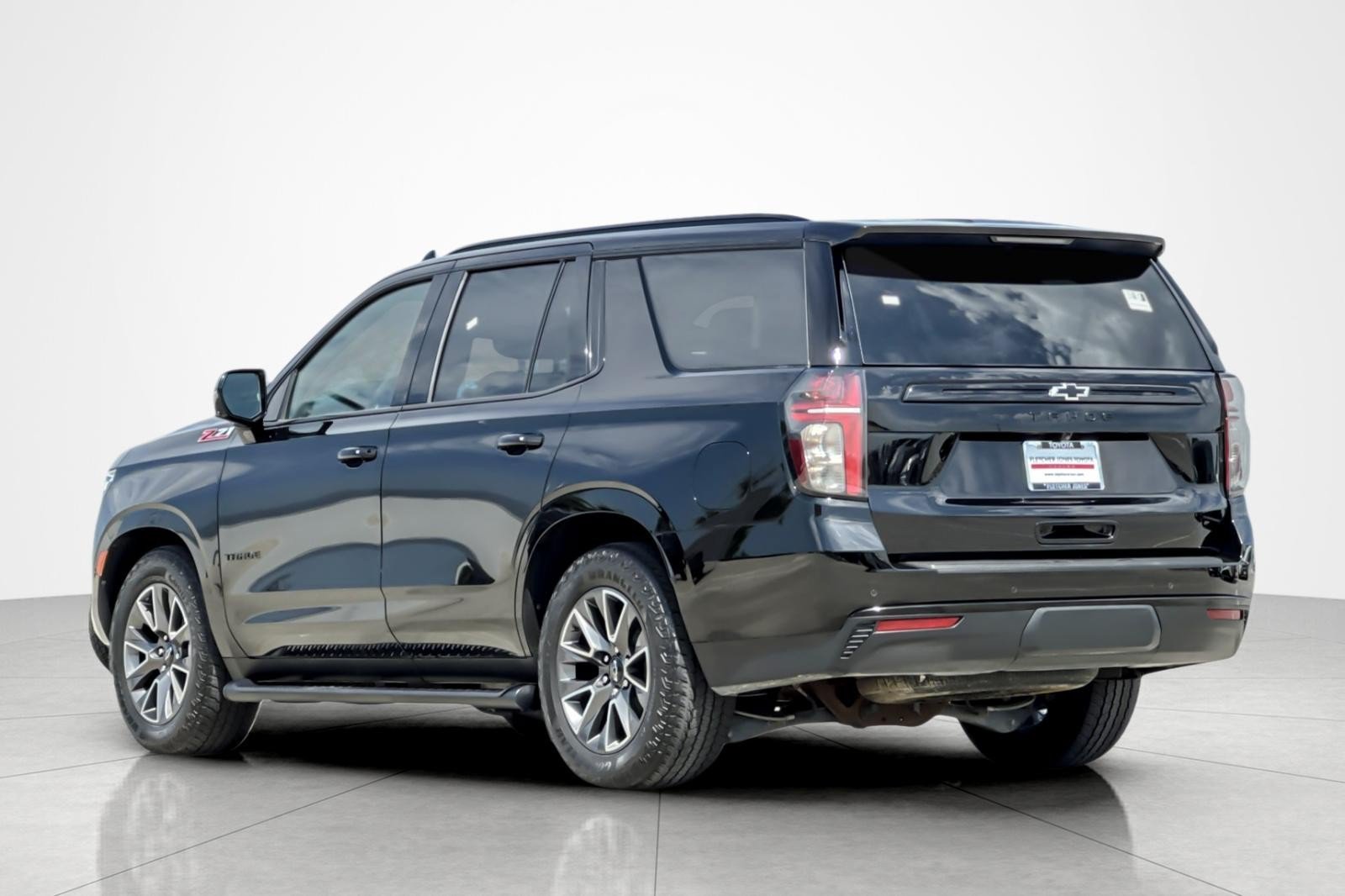 Used 2024 Chevrolet Tahoe Z71 w/ Z71 Off-Road Package AWD/4WD image 3