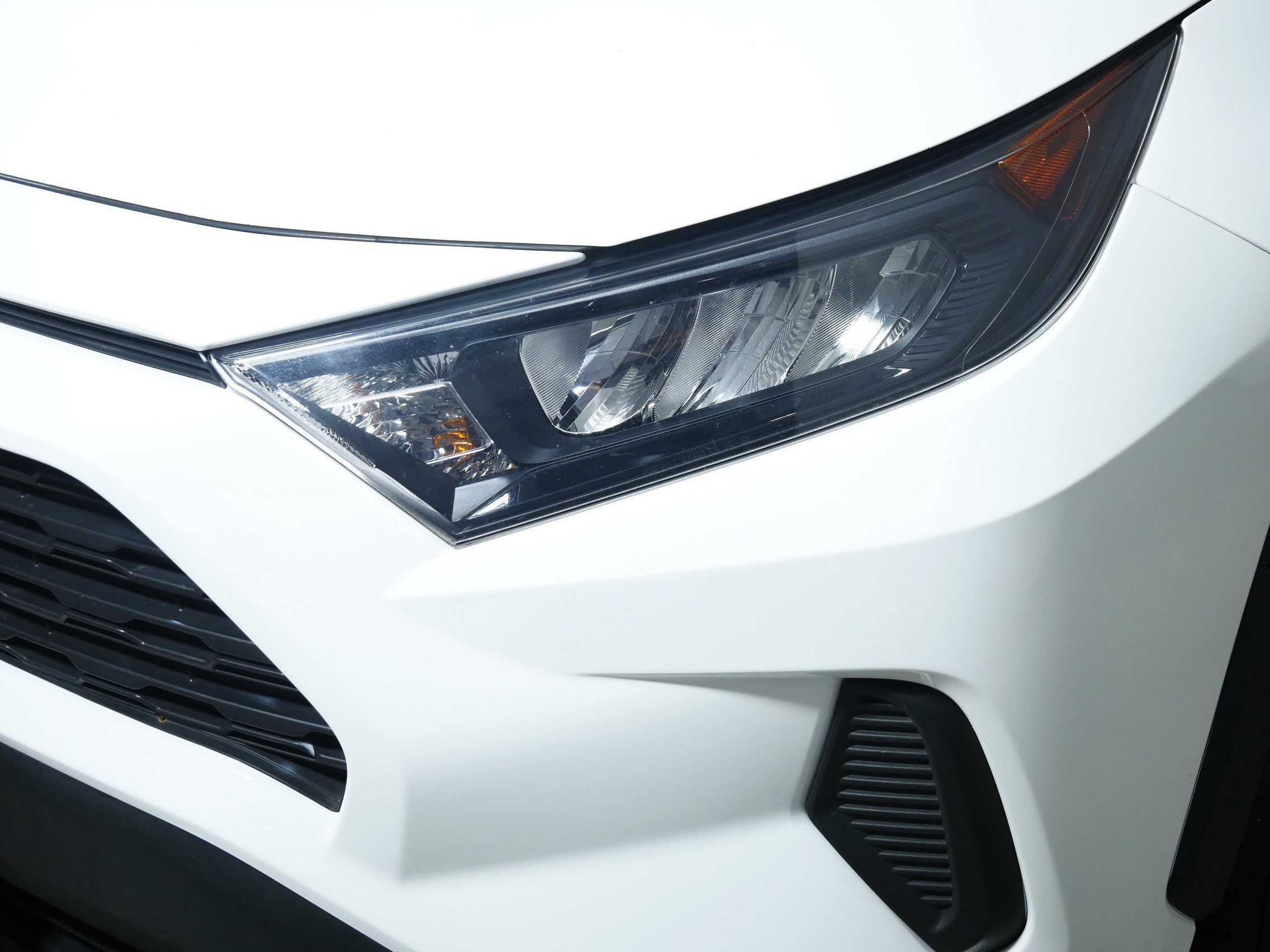 Used 2020 Toyota RAV4 LE image 16