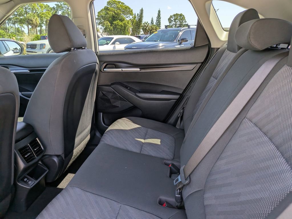 Certified 2025 Kia Seltos LX AWD/4WD image 18