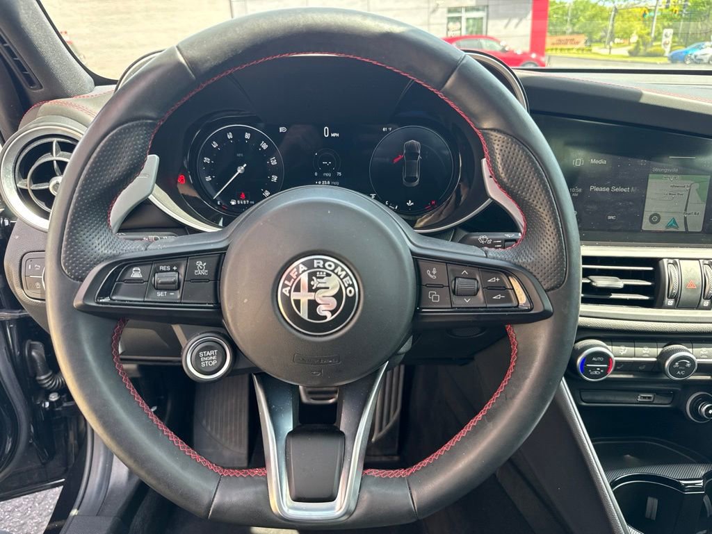 Used 2024 Alfa Romeo Giulia AWD image 33