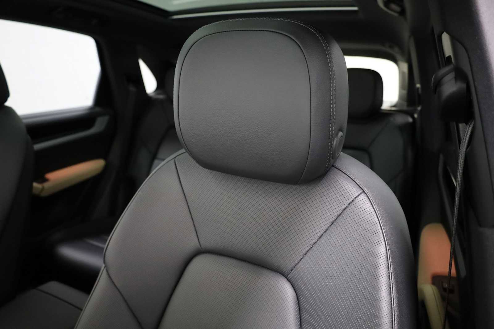 Certified 2024 Porsche Cayenne image 12