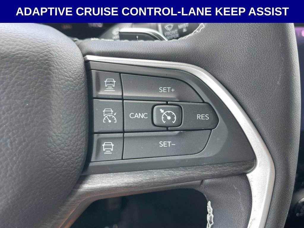 Certified 2025 Jeep Grand Cherokee Limited w/ Luxury Tech Group II AWD/4WD image 15