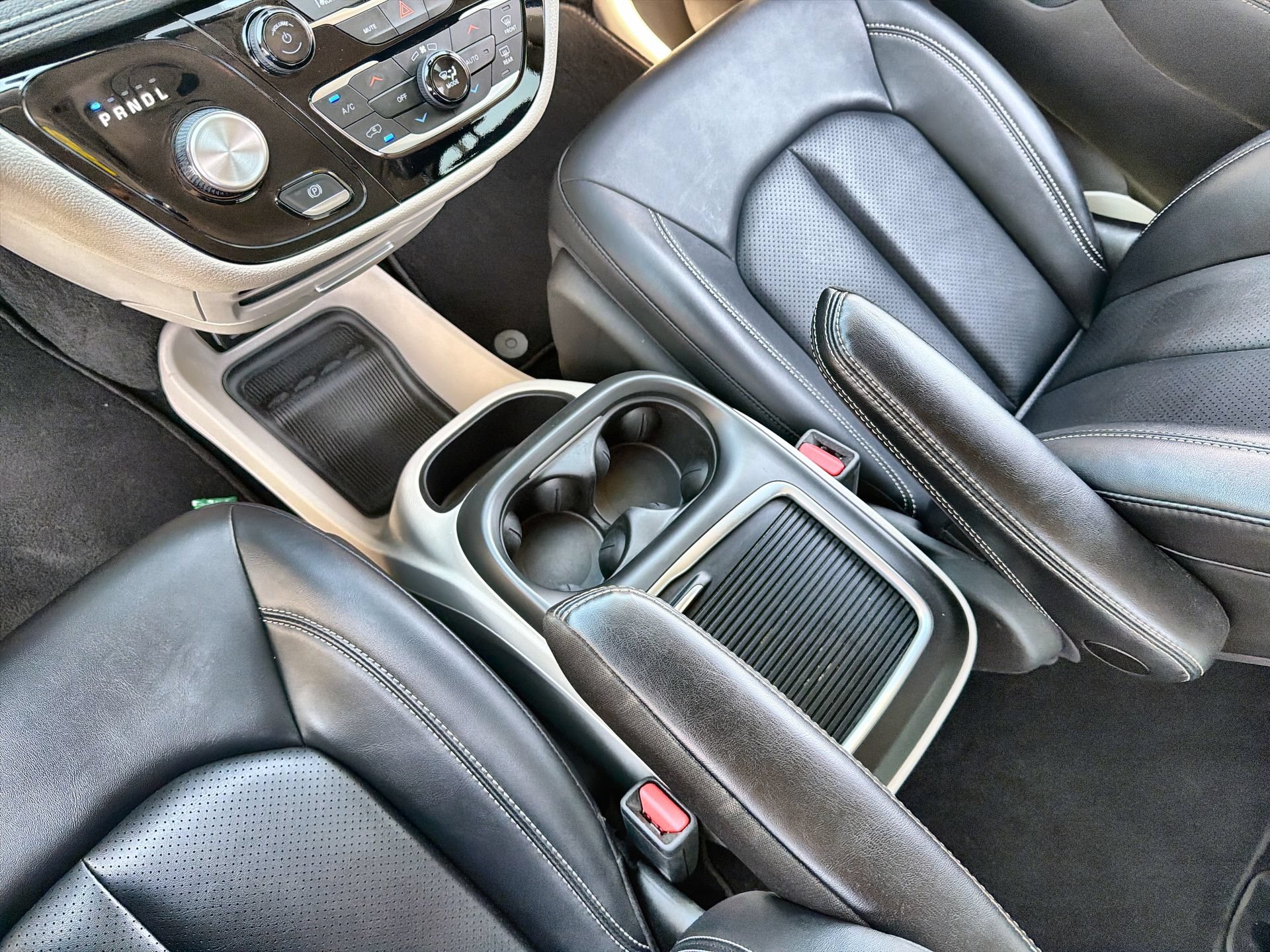 Used 2024 Chrysler Pacifica Limited FWD image 21