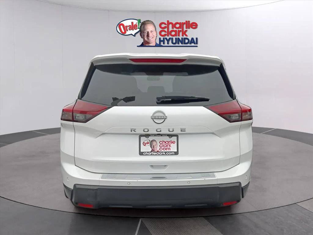 Used 2026 Nissan Rogue SV FWD image 3