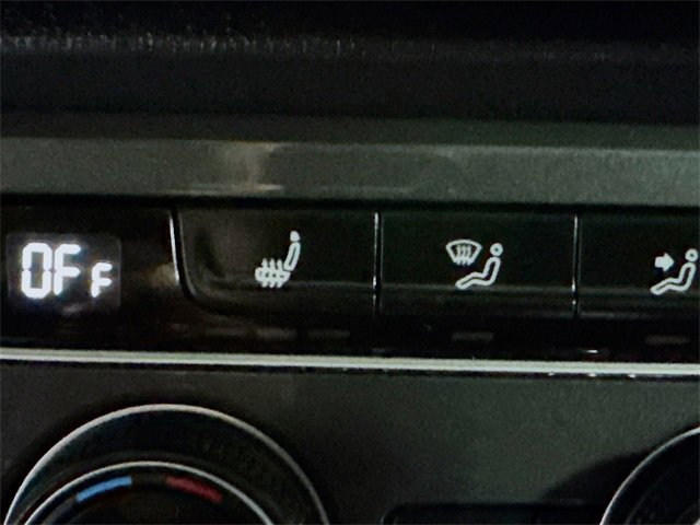 Used 2020 Volkswagen Tiguan SE w/ Panoramic Sunroof Package image 24