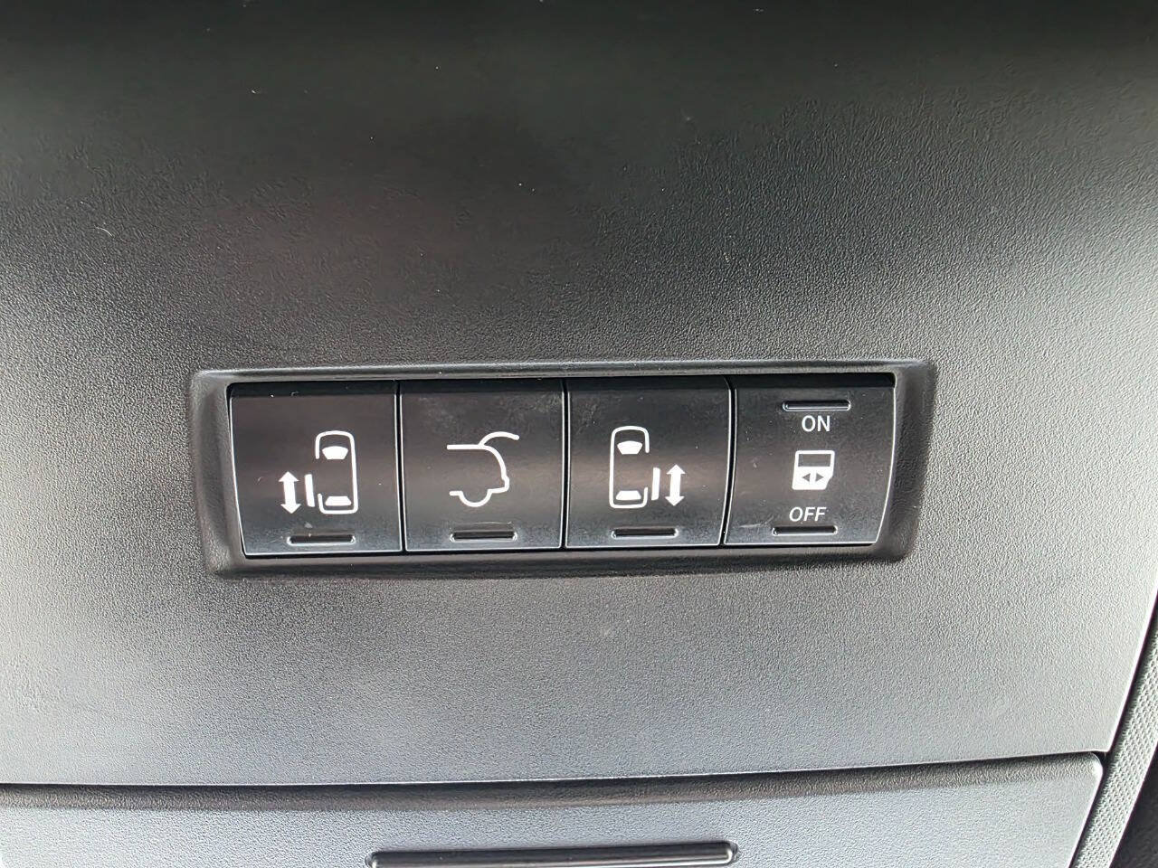 Used 2017 Dodge Grand Caravan SXT FWD image 18