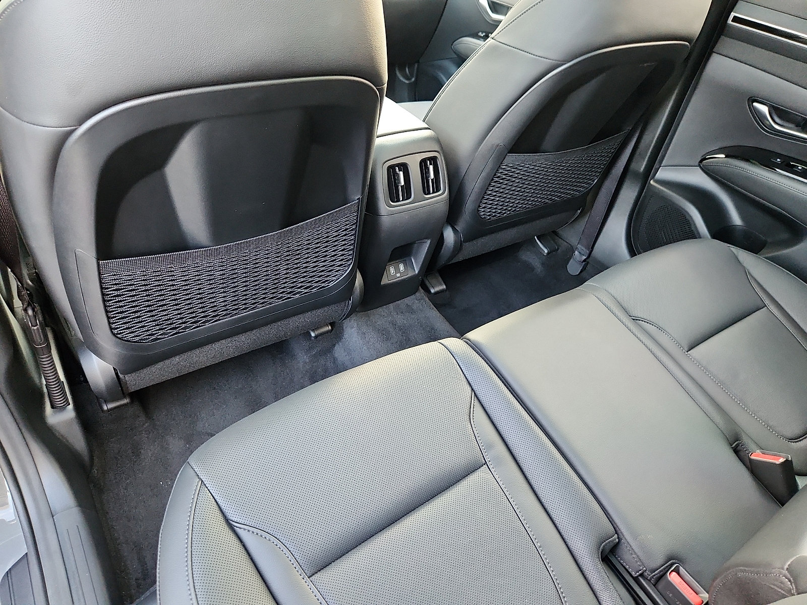 Certified 2024 Hyundai Tucson Limited AWD/4WD image 11