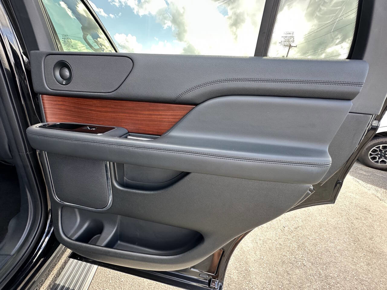 Used 2022 Lincoln Navigator Reserve image 20