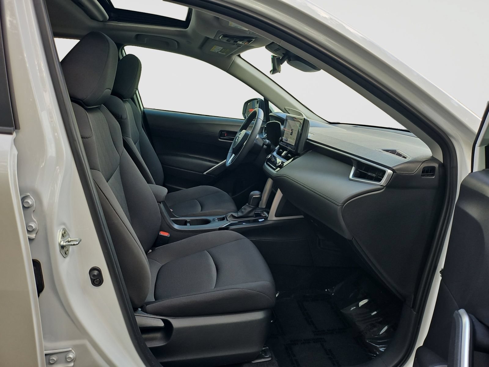 Used 2024 Toyota Corolla Cross LE w/ Moonroof Package FWD image 18
