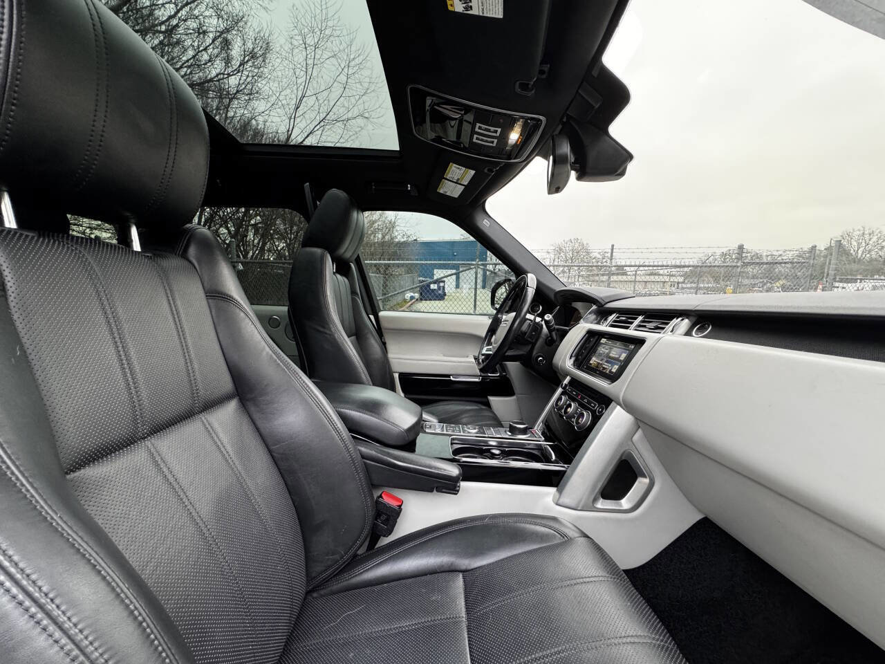 Used 2016 Land Rover Range Rover HSE image 14