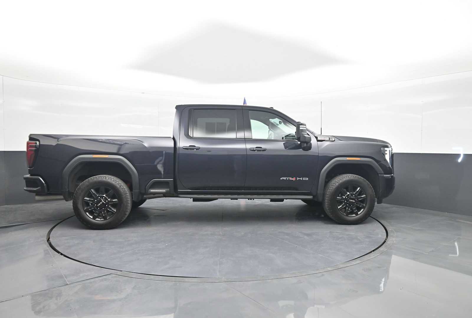 Used 2024 GMC Sierra 2500 AT4 w/ AT4 Premium Plus Package AWD/4WD image 9