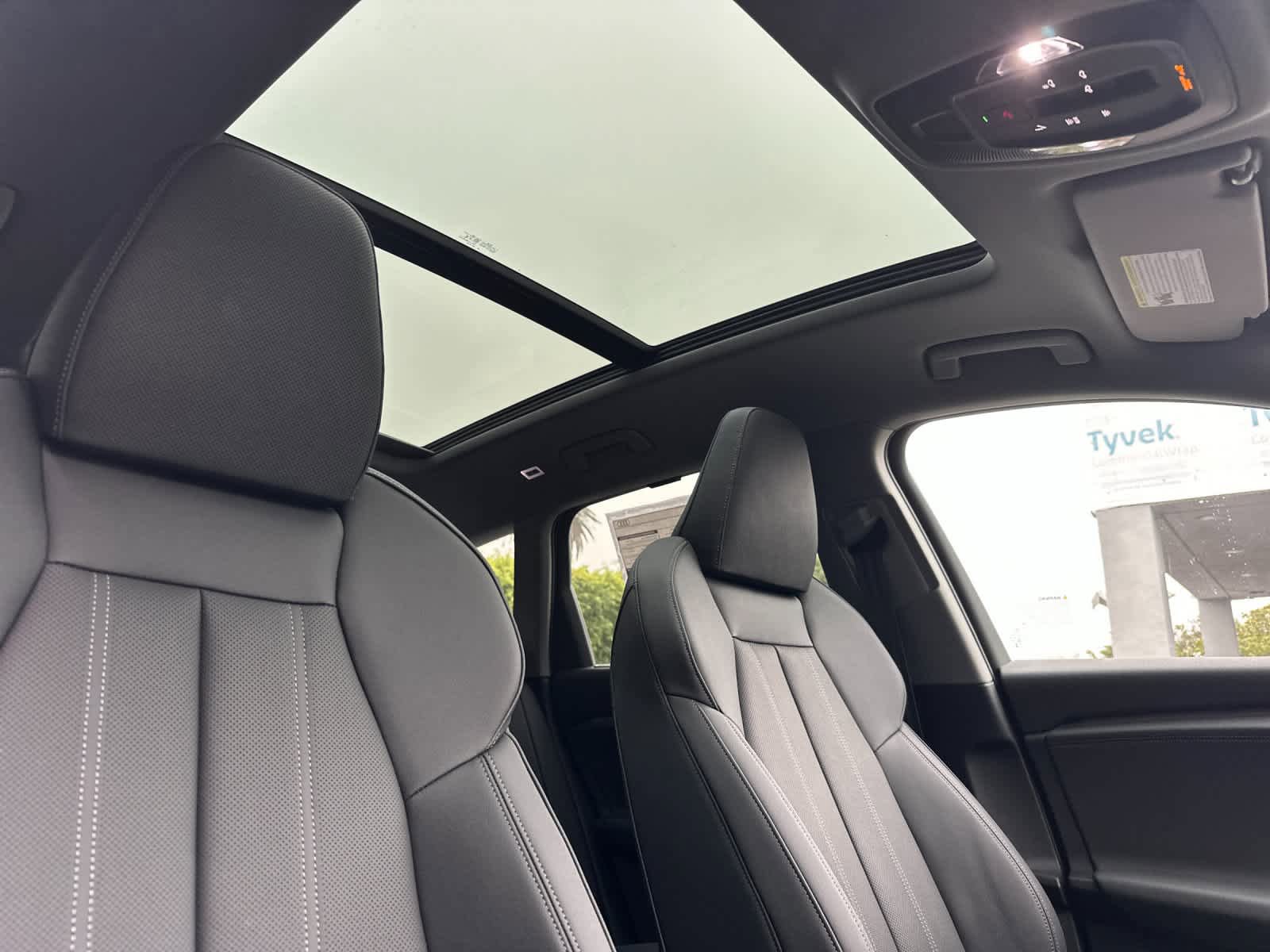 New 2025 Audi Q6 e-tron Premium Plus AWD/4WD image 17