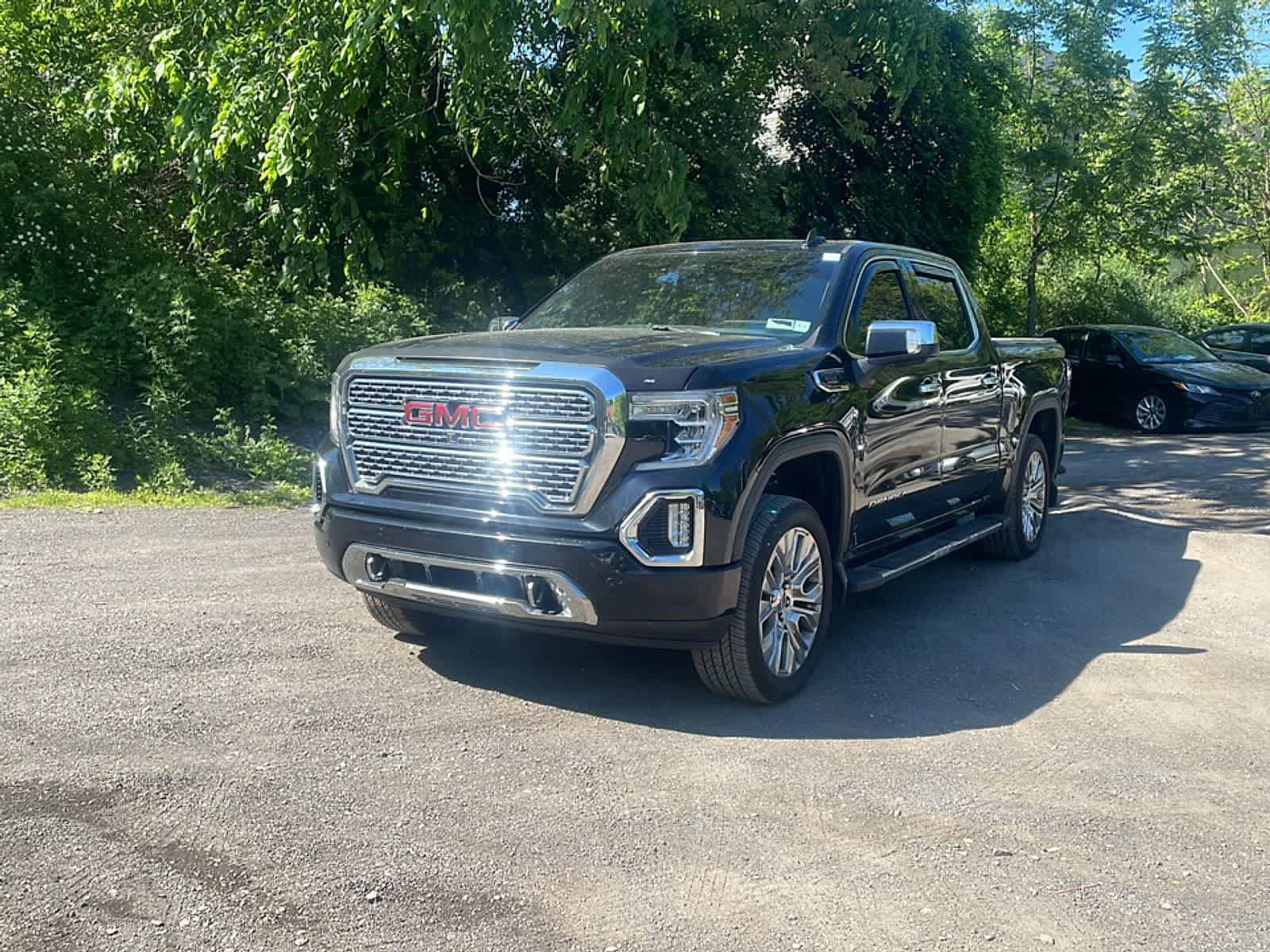 Used 2020 GMC Sierra 1500 Denali w/ Denali Premium Package AWD/4WD image 1