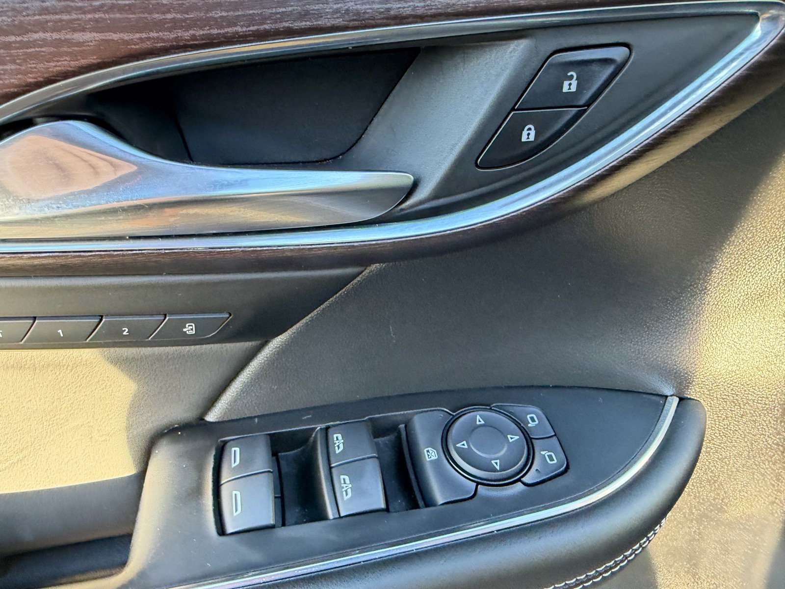 Used 2021 Buick Envision Avenir w/ Technology Package II image 24