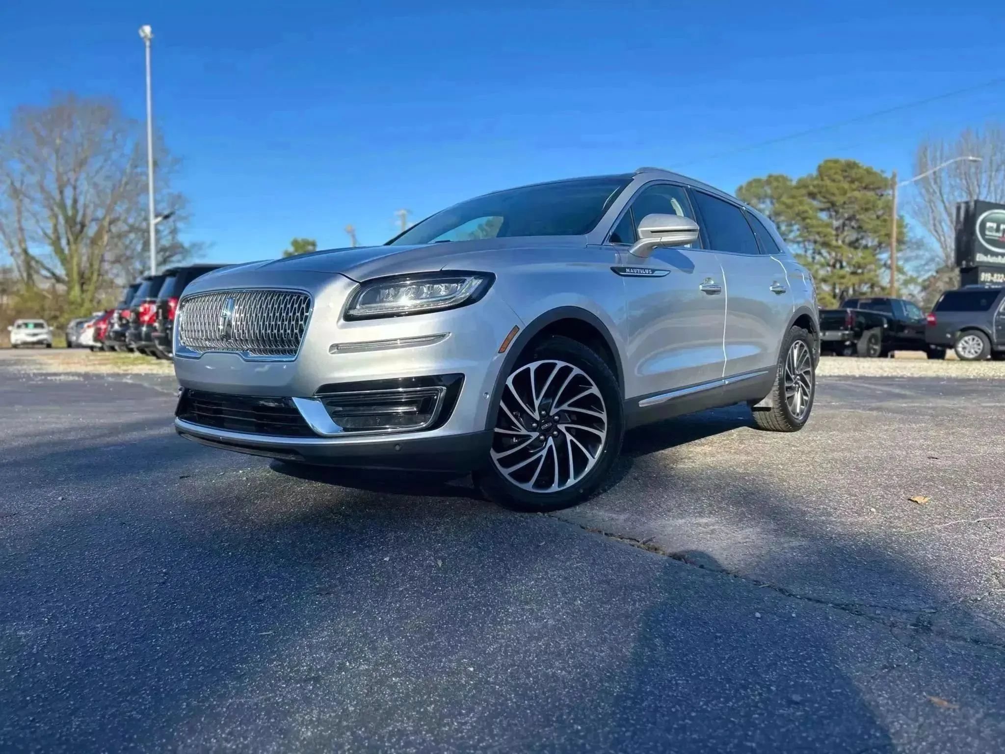 Used 2019 Lincoln Nautilus Reserve FWD image 2