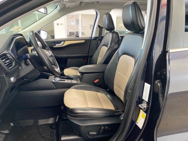 Used 2021 Ford Escape Titanium w/ Titanium Elite Package AWD/4WD image 17