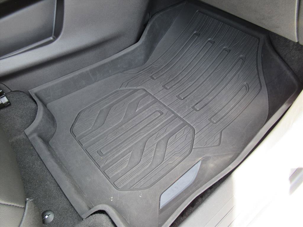 Used 2023 GMC Terrain SLT w/ Elevation Edition image 31