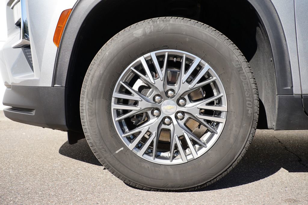 Used 2025 Chevrolet Traverse LT image 34