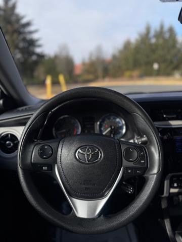 Used 2017 Toyota Corolla LE image 19