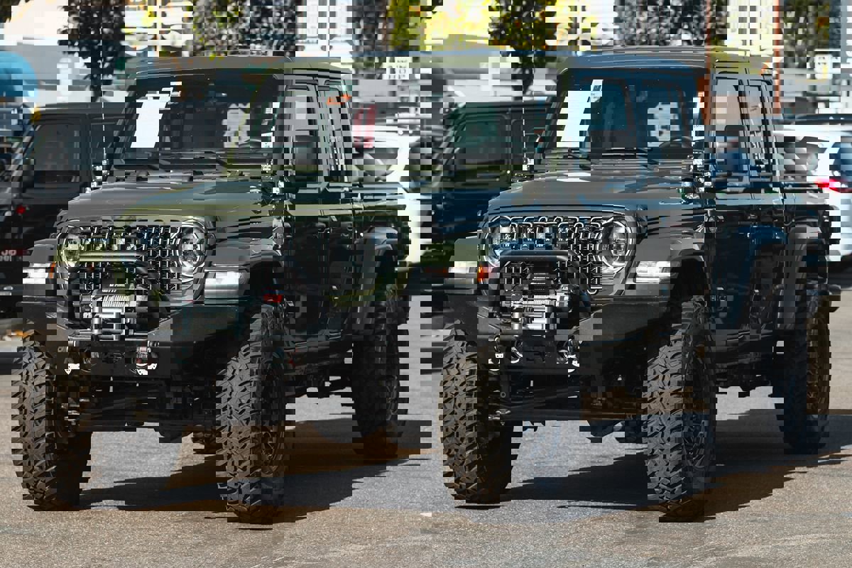 Used 2023 Jeep Gladiator Overland w/ Trailer Tow Package image 5