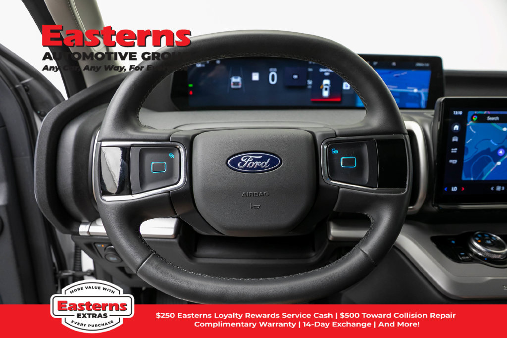 Used 2025 Ford Expedition Active AWD/4WD image 11