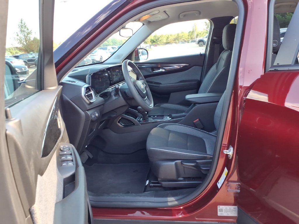 Used 2025 Chevrolet TrailBlazer LT FWD image 16