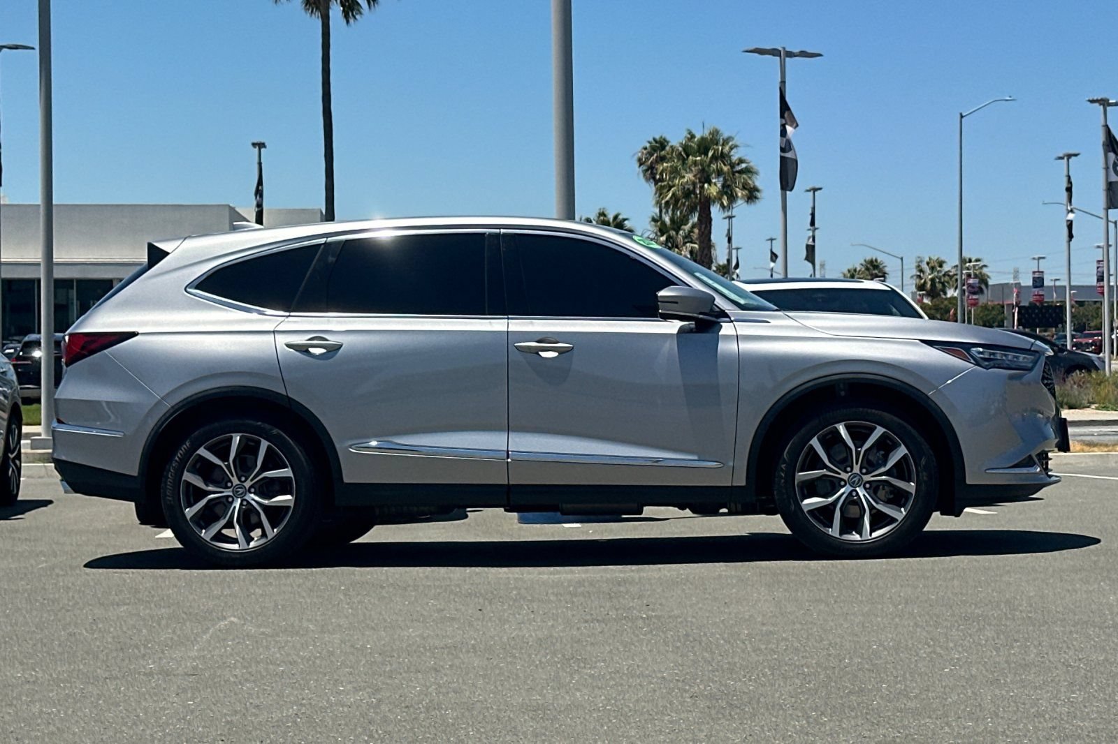 Used 2022 Acura MDX SH-AWD w/ Technology Package image 3