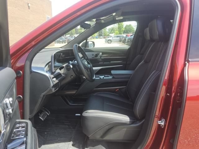 Used 2026 Cadillac Vistiq Sport w/ LPO, Floor Liner Package AWD/4WD image 4