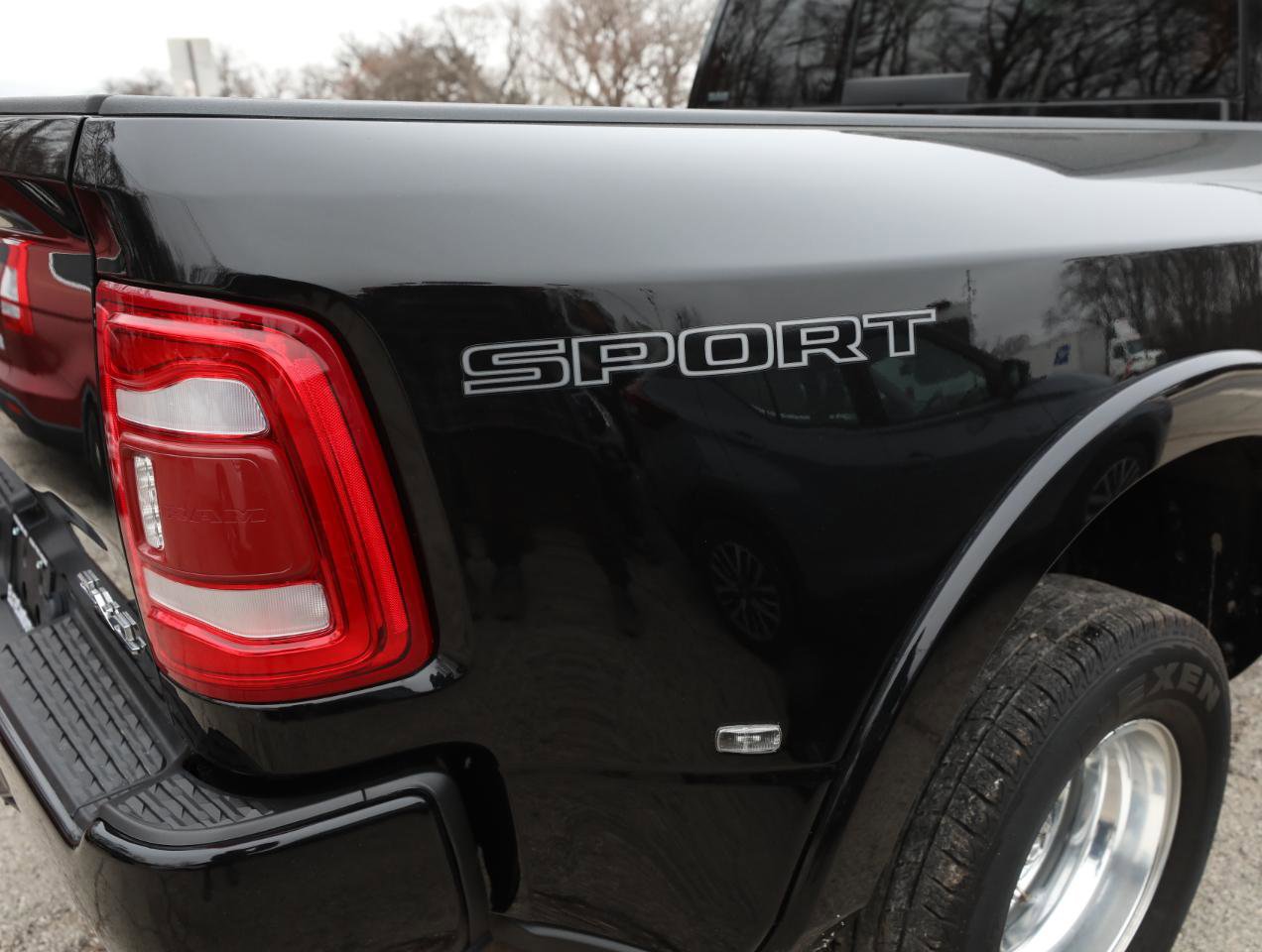 Used 2022 RAM 3500 Laramie AWD/4WD image 9