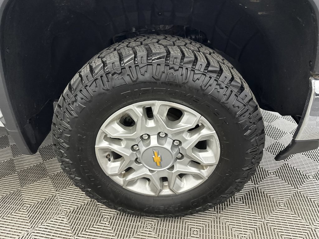 Used 2025 Chevrolet Silverado 2500 LT AWD/4WD image 13