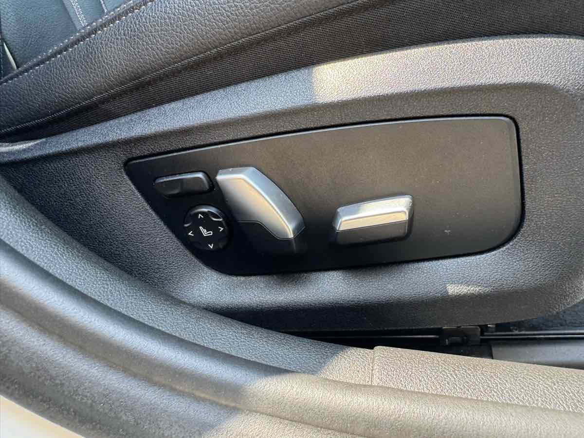 Used 2019 BMW 530i w/ Convenience Package RWD image 31