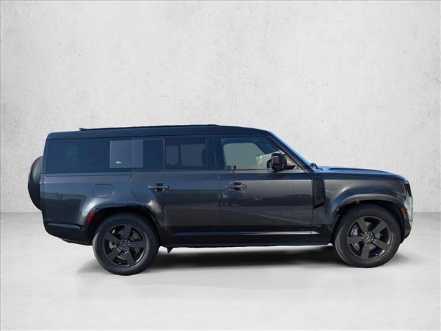 Used 2023 Land Rover Defender 130 X-Dynamic SE AWD/4WD image 4