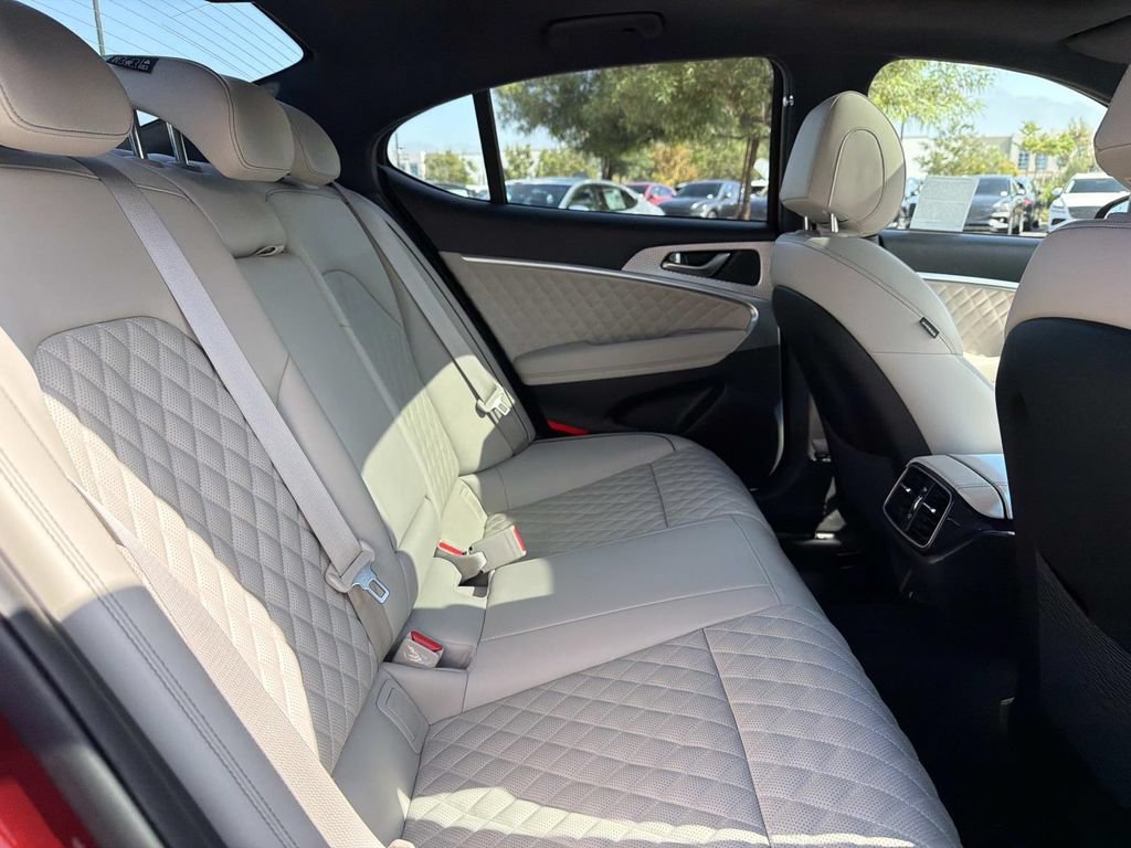Used 2023 Genesis G70 3.3T w/ Sport Prestige Package RWD image 24
