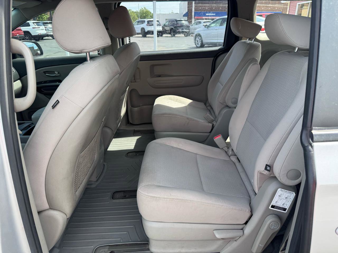 Used 2017 Kia Sedona L FWD image 10