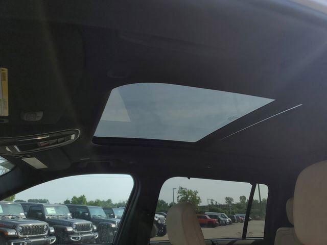 New 2025 Jeep Grand Cherokee L Limited w/ Luxury Tech Group II image 15