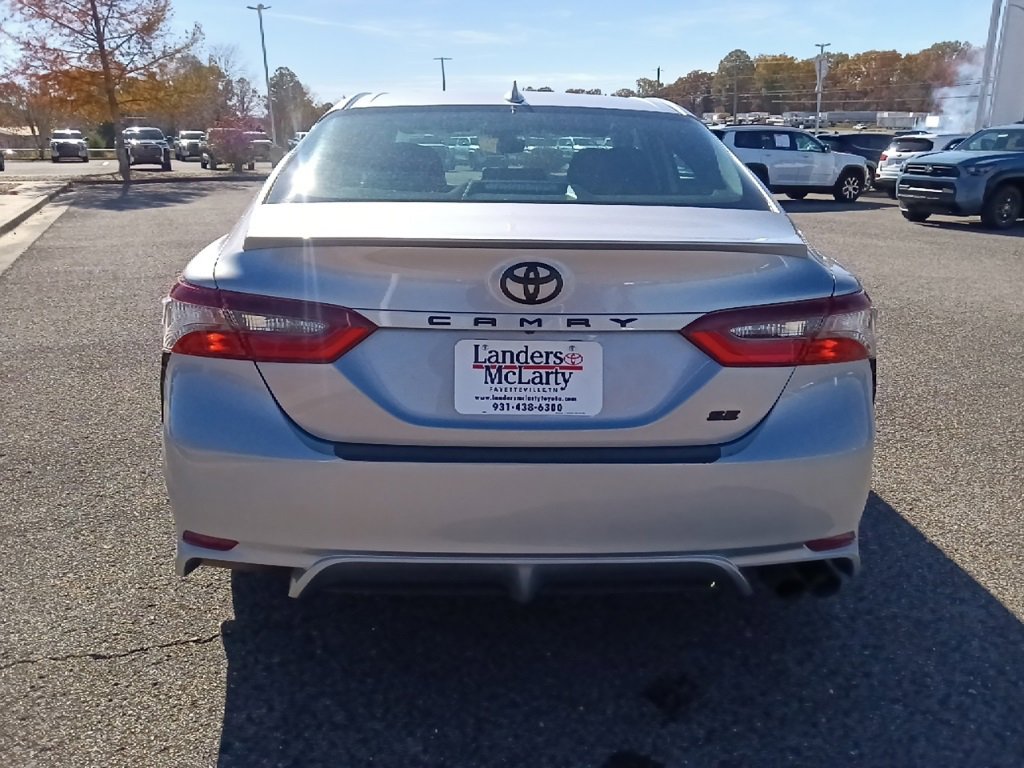 Used 2024 Toyota Camry SE image 4