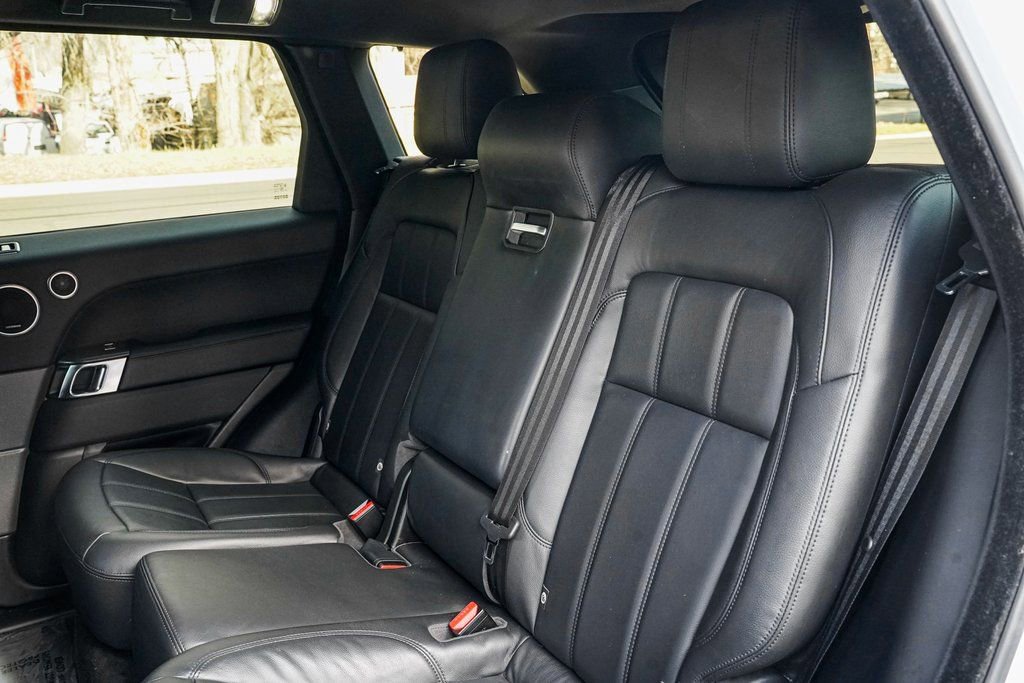 Used 2019 Land Rover Range Rover Sport SE image 17